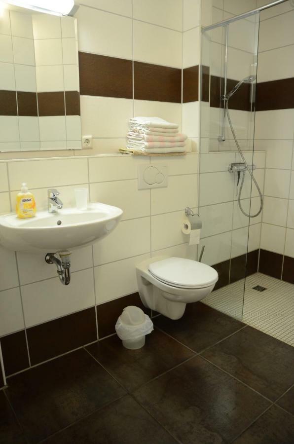 Ferienwohnung Ferienresidenz Am Strom Rostock Exterior foto